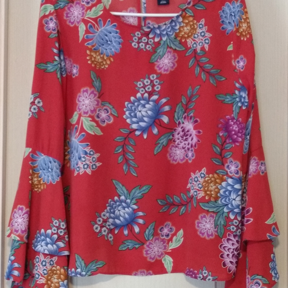 ❌SOLD❌ Floral Bell Sleeve Top